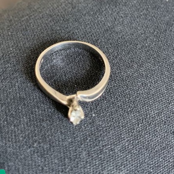 Engagement diamond ring - Picture 1 of 4